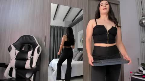 Snapshot of saragomez_1 chatting on May 22, 2026, 2:01 pm Sara Gomez online show from May 22, 2026, 2:01 pm