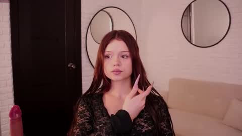 Sarah online show from November 12, 2025, 5:52 am