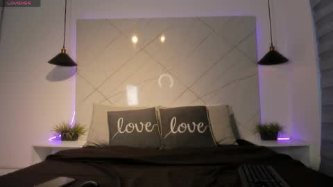 sarah_collens_ online show from May 20, 2026, 11:16 am