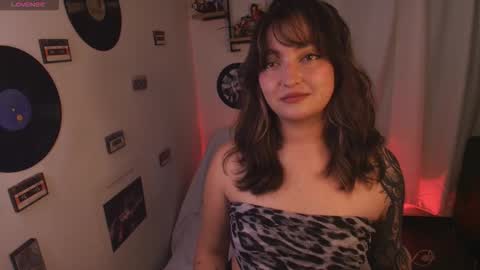 Snapshot of sarah_cuteeyes chatting on March 27, 2026, 4:51 am Sara online show from March 27, 2026, 4:51 am