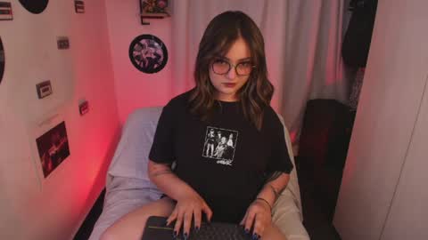 Snapshot of sarah_cuteeyes chatting on April 21, 2026, 5:03 am Sara online show from April 21, 2026, 5:03 am