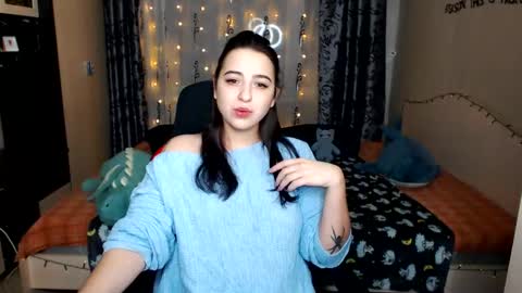 Yours Sarah online show from February 12, 2025, 9:54 pm