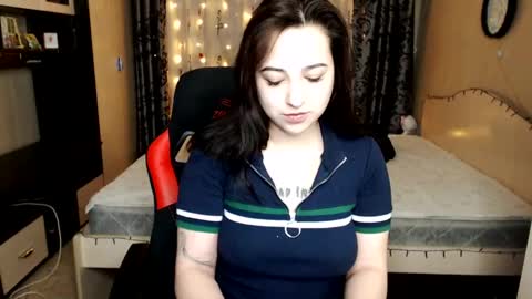 Yours Sarah online show from February 25, 2025, 2:25 am
