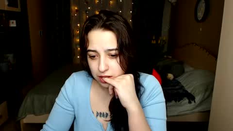 Yours Sarah online show from March 9, 2025, 8:42 pm