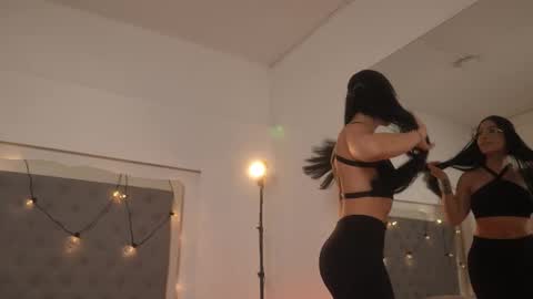       online show from October 8, 2025, 7:44 pm