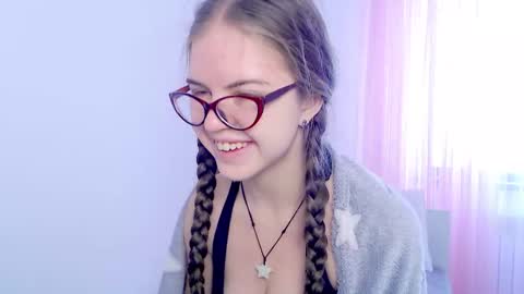 Snapshot of sarah_hs chatting on November 6, 2025, 4:13 am Sarah online show from November 6, 2025, 4:13 am