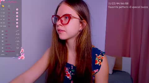 Snapshot of sarah_hs chatting on July 8, 2026, 2:49 am Sarah online show from July 8, 2026, 2:49 am