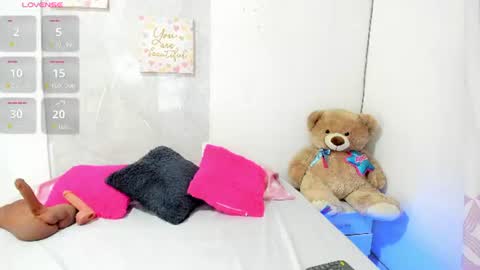 sarah_lowee online show from July 14, 2026, 6:24 pm