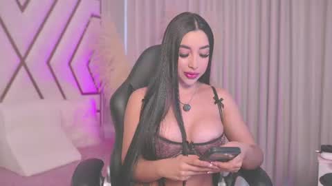 Snapshot of sarahgrey18 chatting on August 5, 2026, 12:52 pm Sarah online show from August 5, 2026, 12:52 pm