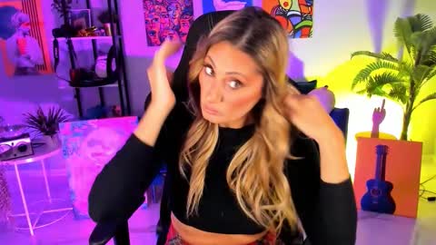 Divine Sarah NONUDE model online show from October 16, 2025, 12:17 pm