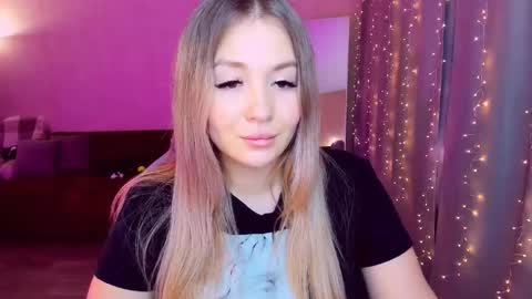 Snapshot of sarahmils chatting on March 10, 2025, 9:29 pm Sarah online show from March 10, 2025, 9:29 pm