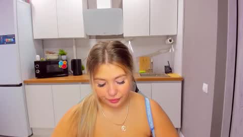 Snapshot of sarahmils chatting on October 22, 2025, 12:38 pm Sarah online show from October 22, 2025, 12:38 pm