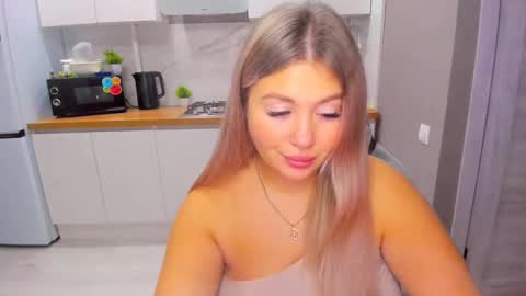 Snapshot of sarahmils chatting on October 29, 2025, 2:19 pm Sarah online show from October 29, 2025, 2:19 pm