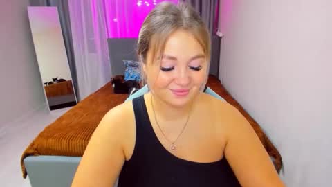 Snapshot of sarahmils chatting on November 4, 2025, 3:11 pm Sarah online show from November 4, 2025, 3:11 pm