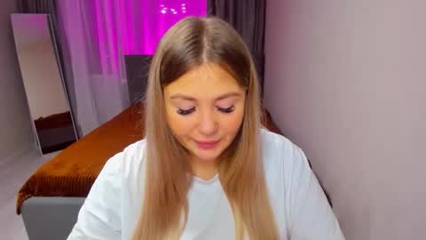 Snapshot of sarahmils chatting on November 11, 2025, 2:17 pm Sarah online show from November 11, 2025, 2:17 pm