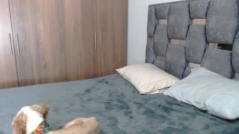 Lia online show from January 7, 2025, 2:08 pm