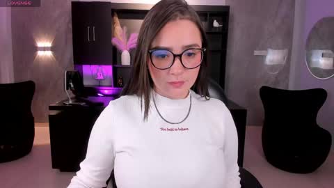 Snapshot of sarahrhodes_ chatting on May 5, 2026, 11:51 am Sarah Rhodes online show from May 5, 2026, 11:51 am