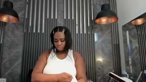 Snapshot of saraievans chatting on October 8, 2025, 3:15 am Sarai online show from October 8, 2025, 3:15 am