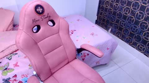 Sara  online show from January 16, 2025, 11:58 am