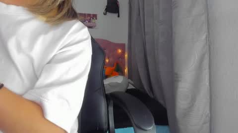 Snapshot of saralolo420 chatting on January 10, 2025, 2:57 am sara online show from January 10, 2025, 2:57 am