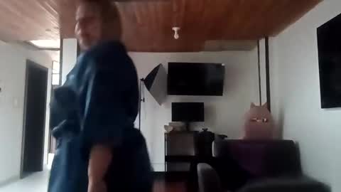 Saraloves online show from December 13, 2024, 3:11 pm