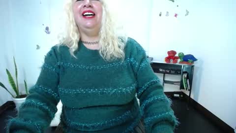 Saraloves online show from December 24, 2024, 6:17 pm