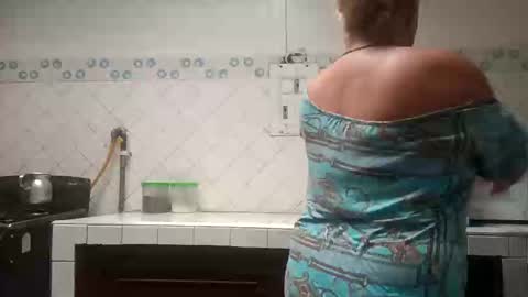 Saraloves online show from December 31, 2024, 3:31 pm