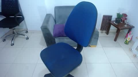 Saraloves online show from December 5, 2025, 10:57 am