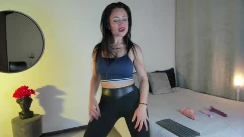 saramilf_69 online show from March 12, 2025, 7:49 pm