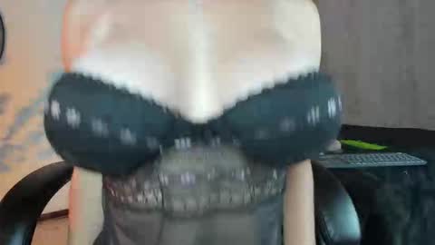 saramilf_69 online show from October 1, 2025, 1:50 pm