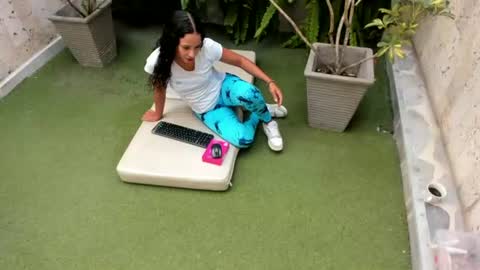 Sara online show from July 26, 2026, 7:32 pm