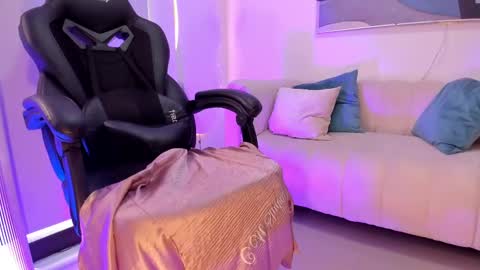 I am Sara  online show from February 18, 2025, 6:37 pm