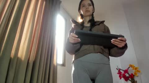 Sara   online show from September 23, 2025, 1:03 pm