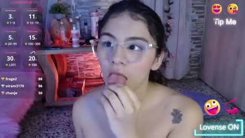 Snapshot of saray_cute_ chatting on March 5, 2025, 9:59 pm Lista de deseos online show from March 5, 2025, 9:59 pm