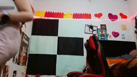 Sara Jimenez online show from April 16, 2026, 4:35 am