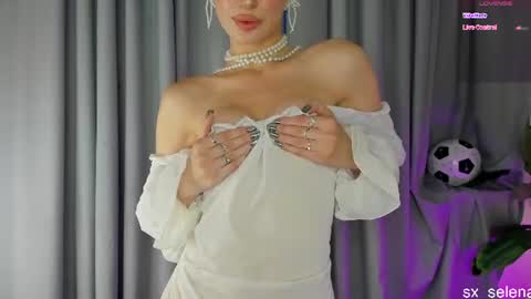 Snapshot of sarilit chatting on July 5, 2026, 4:19 am Your Selena 3 online show from July 5, 2026, 4:19 am