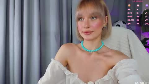 Snapshot of sarilit chatting on July 8, 2026, 3:00 am Your Selena 3 online show from July 8, 2026, 3:00 am