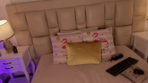 sarit_ online show from June 8, 2026, 7:58 pm