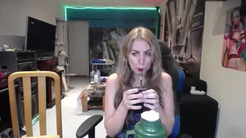 Giselle and Jay online show from November 18, 2025, 9:03 am