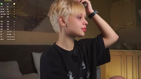 sasha_arrt online show from November 13, 2025, 10:14 am