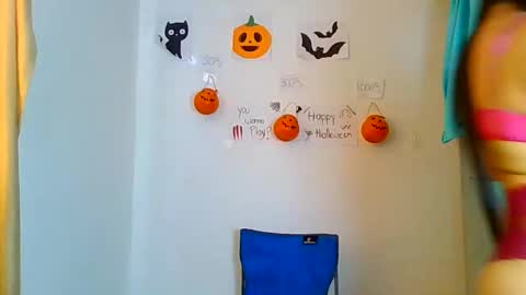 Camila online show from October 16, 2025, 7:15 pm