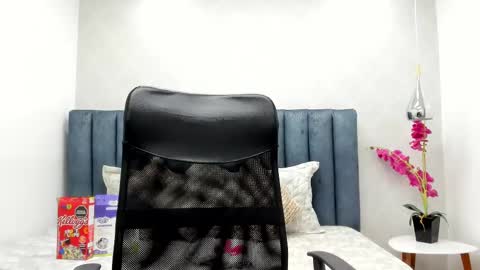   online show from March 5, 2025, 11:05 pm