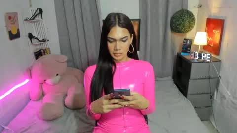 Snapshot of sashahuwanna chatting on February 25, 2025, 4:00 pm ESTELLA online show from February 25, 2025, 4:00 pm