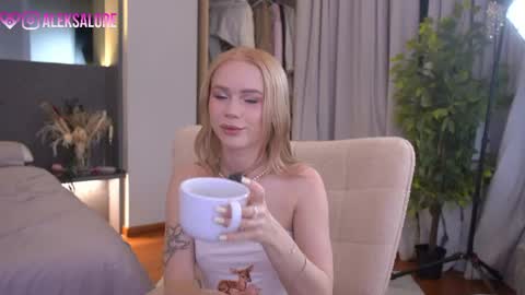 Snapshot of sashalore chatting on May 22, 2026, 3:13 am sashalore online show from May 22, 2026, 3:13 am