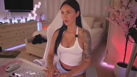 sashawest_official online show from August 5, 2026, 10:55 pm