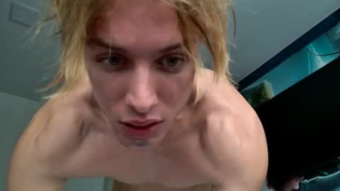 Snapshot of sashenkka chatting on June 25, 2026, 6:29 am Sasha -- online show from June 25, 2026, 6:29 am