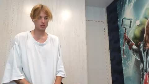 Snapshot of sashenkka chatting on July 1, 2026, 5:20 am Sasha -- online show from July 1, 2026, 5:20 am