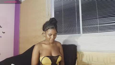 SashhaLux22 online show from November 10, 2025, 4:33 am