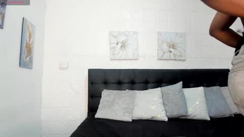 SashhaLux22 online show from February 15, 2026, 5:48 am