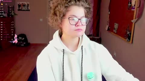 Snapshot of sashy_way chatting on December 18, 2024, 6:35 pm .Alexandra online show from December 18, 2024, 6:35 pm